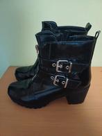 Leuke boots met hak in zwarte lak maat 40, Kleding | Dames, Schoenen, Ophalen of Verzenden, Zo goed als nieuw