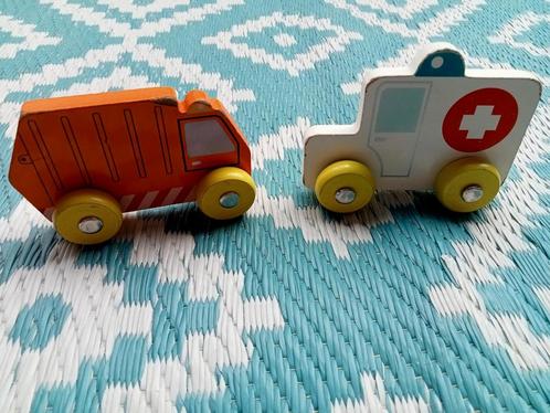 houten Kinder voertuigen ambulance en vuilniswagen, Kinderen en Baby's, Speelgoed | Houten speelgoed, Zo goed als nieuw, Ophalen of Verzenden