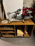 Machine à corder manuelle (tennis) avec meuble sur roulette, Autres types, Utilisé