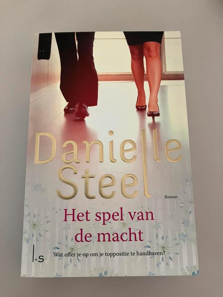Danielle Steel - Het spel van de macht, Boeken, Romans, Zo goed als nieuw, Ophalen of Verzenden