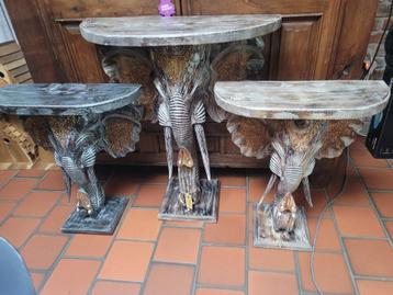 Bijzettafel beschikbaar voor biedingen