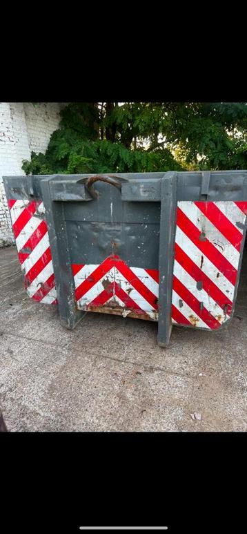 Gebruikte containers  beschikbaar voor biedingen