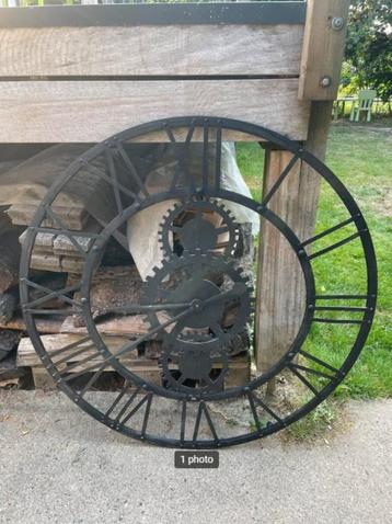 Horloge type industriel beschikbaar voor biedingen