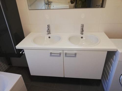 Hangend badkamermeubel met dubbele wasbak wastafel en kranen, Huis en Inrichting, Badkamer | Badkamermeubels, Gebruikt, Wastafelkast