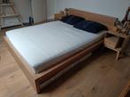 Bed 'malm' van Ikea (matras afmetingen 140x200 cm), Huis en Inrichting, Ophalen, Zo goed als nieuw, 200 cm