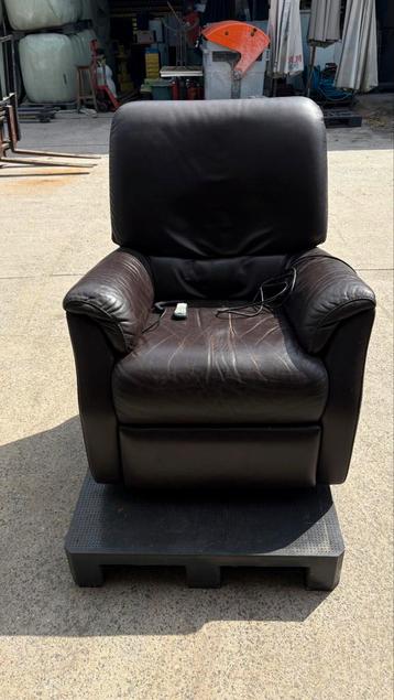 Leren relax zetel beschikbaar voor biedingen