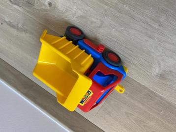 Speelgoed vrachtwagen met kiepbak beschikbaar voor biedingen