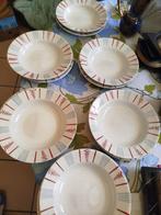 OUD SERVIESGOED VAN SARREGUEMINES NEUILLY, Antiek en Kunst, Antiek | Servies compleet, Ophalen of Verzenden