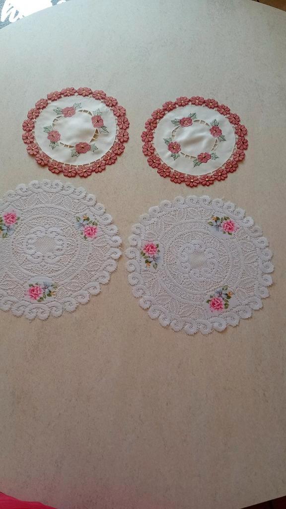 Napperons brodés avec motifs fleurs, Maison & Meubles, Nappes, Neuf, Autour de, Intérieur, Enlèvement ou Envoi