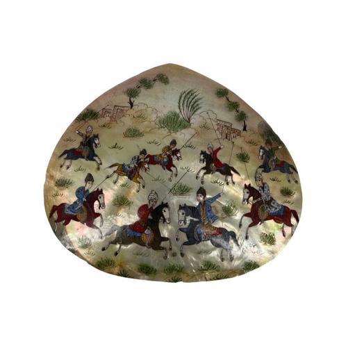 Coquillage décoratif à motif persan : Cavaliers à cheval, Antiquités & Art, Curiosités & Brocante, Enlèvement ou Envoi