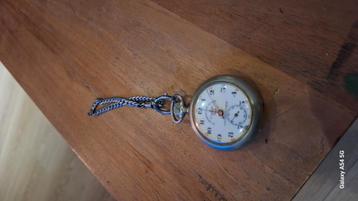 Oud horloge beschikbaar voor biedingen