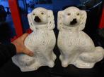 ENSEMBLE DE 2 CHIENS EN PORCELAINE, Enlèvement