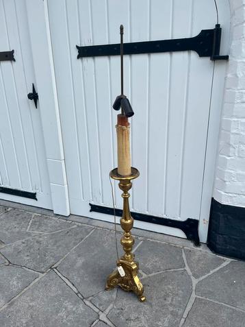 Verlichting voet in koper beschikbaar voor biedingen