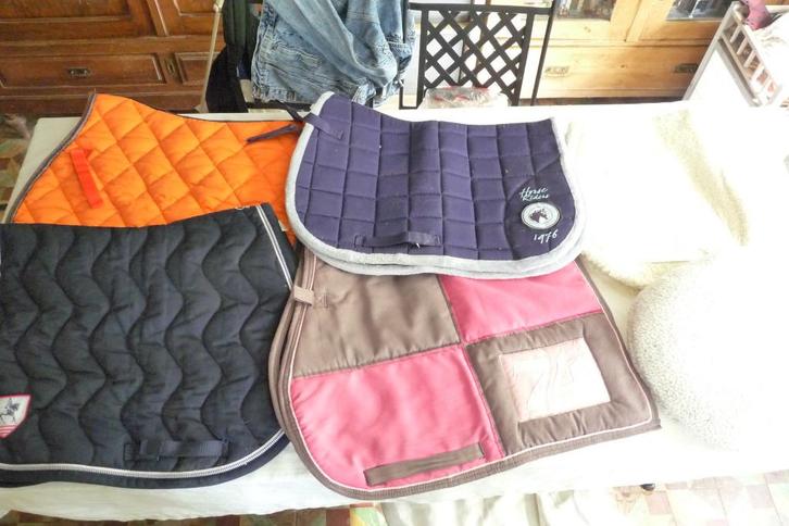 tapis de selle divers, Dieren en Toebehoren, Paarden en Pony's | Dekens en Dekjes, Ophalen of Verzenden