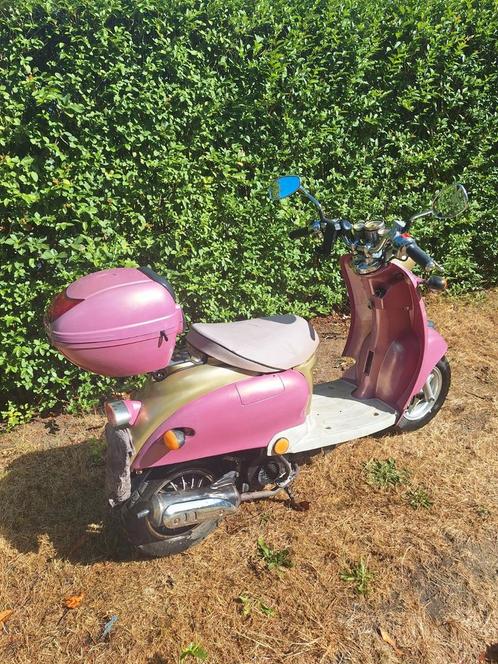 Scooter 50cc A klasse met papieren en sleutel start en rijd, Fietsen en Brommers, Scooters | Aprilia, Zo goed als nieuw, Ophalen of Verzenden