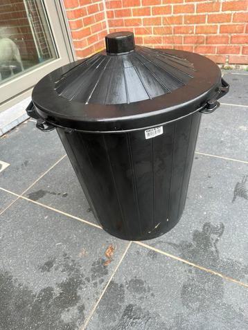 Opbergton/ voederton met deksel 80L beschikbaar voor biedingen