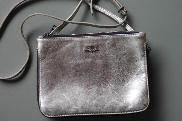 Goudkleurige dubbele crossbody bag Zadig & Voltaire Deluxe, Handtassen en Accessoires, Tassen | Schoudertassen, Gebruikt, Overige merken