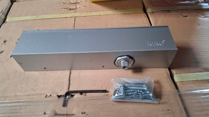 Partij 210stuks nieuwe deurdrangers pompen aan spotprijs!!!, Doe-het-zelf en Bouw, Hang- en Sluitwerk, Nieuw, Ophalen