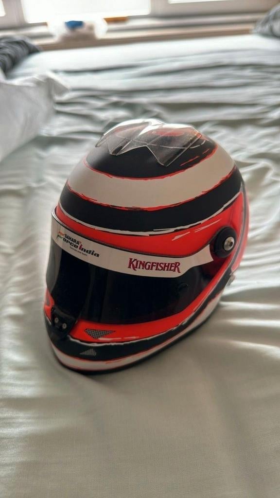 1/2  F1 Helmen, Ophalen of Verzenden