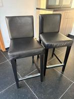 Set van 2 elegante zwarte barstoelen, Huis en Inrichting, Barkrukken, Ophalen, Met voetsteun, Hout, Zo goed als nieuw
