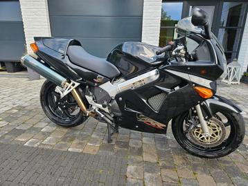 HONDA VFR 800 FI beschikbaar voor biedingen