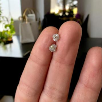 Oorbellen oorstekers natuurlijke Diamant  beschikbaar voor biedingen
