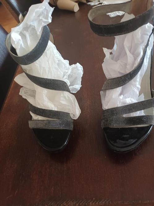 Volledig nieuw paar damesschoenen "NERO GIARDINI " N, Kleding | Dames, Schoenen, Zo goed als nieuw, Ophalen of Verzenden