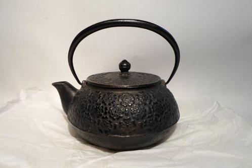 Pot en fonte Japon Iwachu Sakura, Antiquités & Art, Art | Art non-occidental, Enlèvement