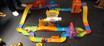 Vtech racebaan (1stukje ontbreekt) beschikbaar voor biedingen