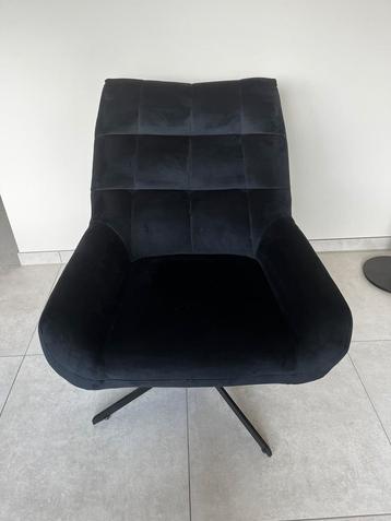 Zwarte draai fauteuil beschikbaar voor biedingen
