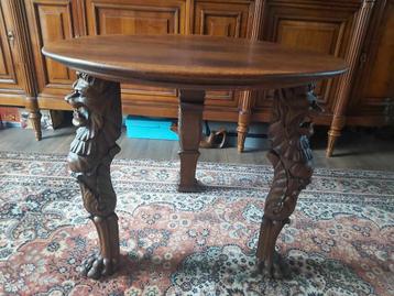 Te koop – Grote vintage houten tafel met leeuwenpoten
 beschikbaar voor biedingen