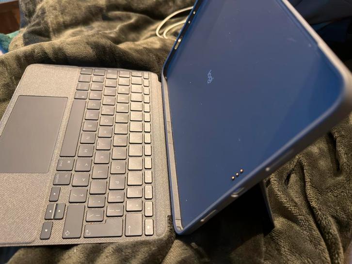 Logitech Combo Touch Keyboard Case  11 inch Ipad Pro Qwerty, Informatique & Logiciels, Housses pour tablettes, Utilisé, Autres types