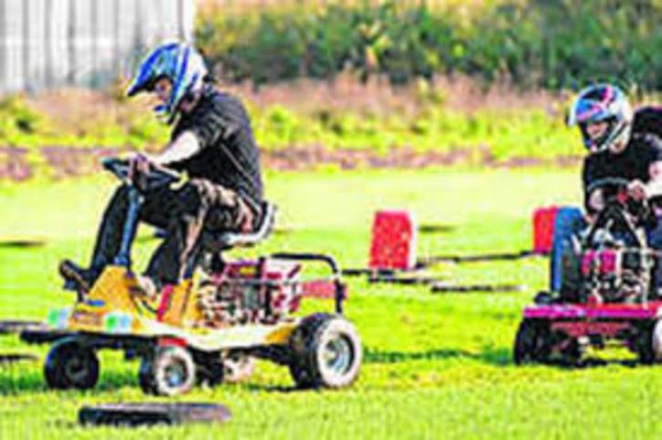GEZOCHT DEFECTE ZITMAAIER, Tuin en Terras, Robotmaaiers, Ophalen