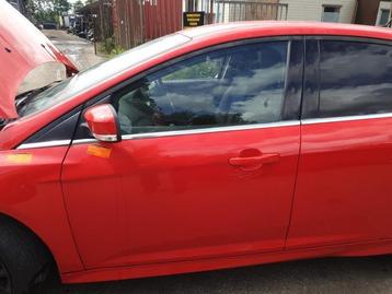 Portier 4Deurs links-voor van een Ford Focus beschikbaar voor biedingen