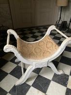 Antiek zitbankje, Enlèvement