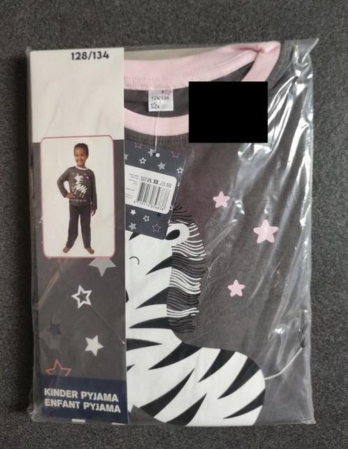 Pyjama zebra, maat 128/134 (nieuw), Kinderen en Baby's, Kinderkleding | Maat 128, Nieuw, Meisje, Nacht- of Onderkleding, Ophalen of Verzenden