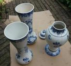 Très anciens vases bleus de Delft et lampe en fer cuivré, Enlèvement ou Envoi