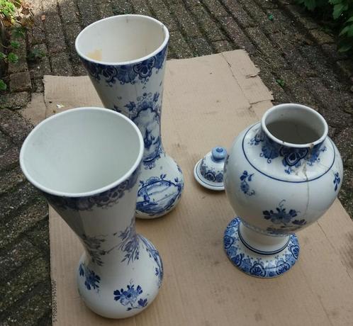Très anciens vases bleus de Delft et lampe en fer cuivré, Antiquités & Art, Antiquités | Céramique & Poterie, Enlèvement ou Envoi