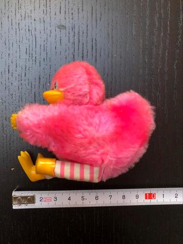 Roze kleine vogel Knijppopje beschikbaar voor biedingen