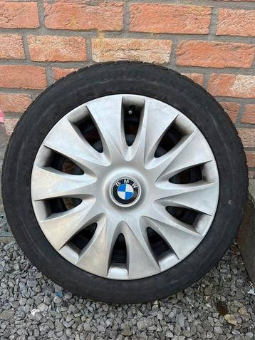 BMW 4 roues avec pneus hiver + enjoliveurs origines, Pneus hiver, 16 pouces, Pneu(s), Enlèvement