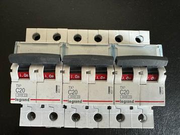LEGRAND - Automaat TX³ 3kA 2P C20 230/400V - 403117 beschikbaar voor biedingen