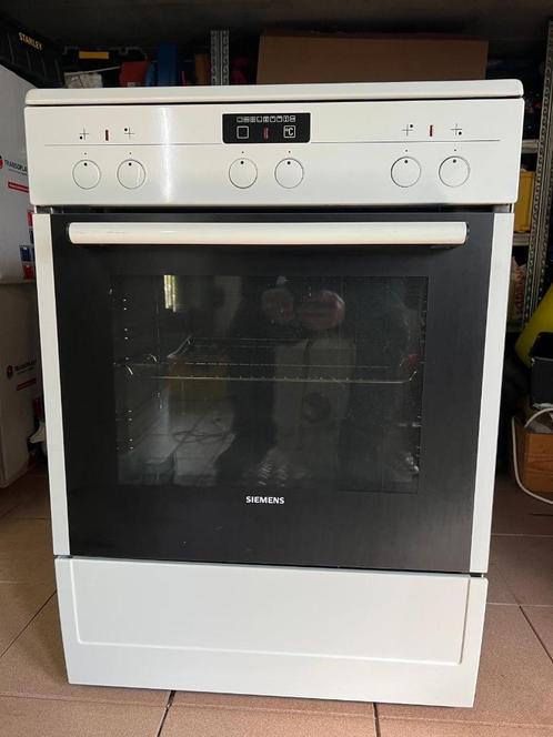 Siemens - Elektrisch (Keramisch) vuur met oven, Elektronische apparatuur, Fornuizen, Gebruikt, Tussenbouw, Keramisch, 4 kookzones