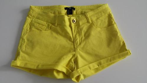 Gele soepel jeansshort maat 34, in perfecte staat!, Kleding | Dames, Broeken en Pantalons, Zo goed als nieuw, Maat 34 (XS) of kleiner