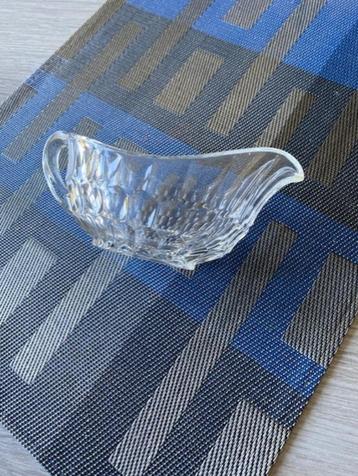 Sauspotje in glas beschikbaar voor biedingen