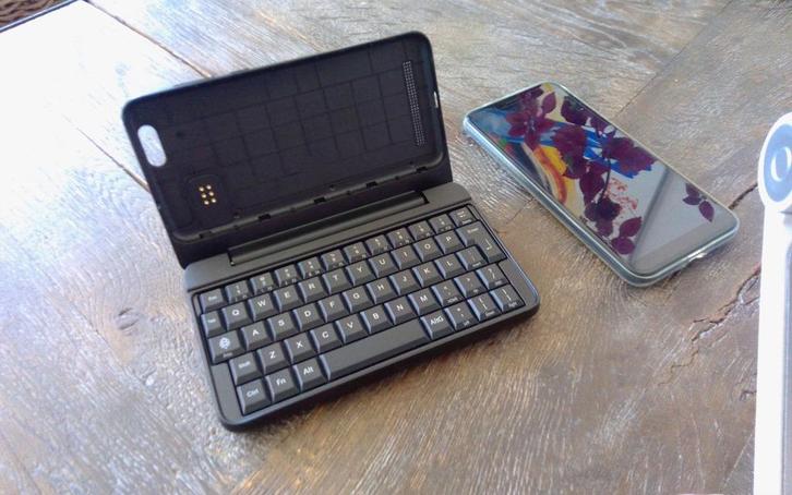 PinePhone Pro Explorer (Linux Phone) + Clavier Physique, Telecommunicatie, Mobiele telefoons | Overige merken, Nieuw, Zonder abonnement