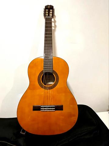 Guitarra Española, Mod. PALOMA, met draagtas beschikbaar voor biedingen