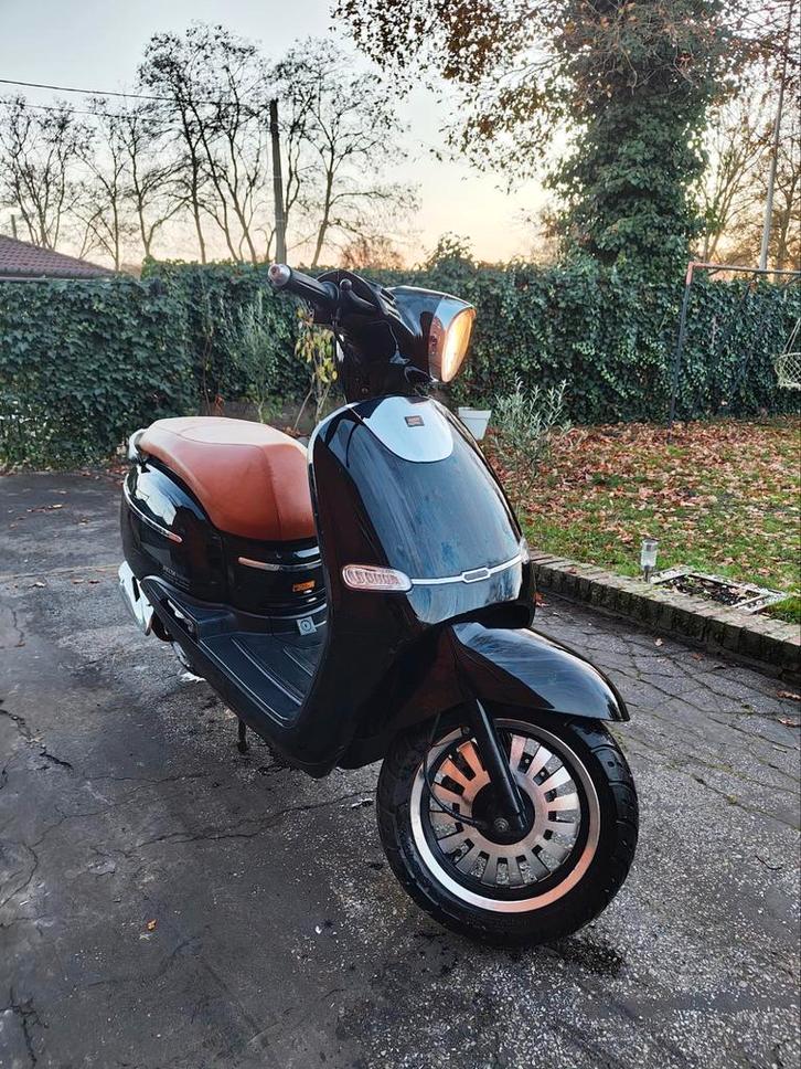 A-klasse Full optie scooter - 2018 - KSR Cruzer 50, Fietsen en Brommers, Scooters | Piaggio, Ophalen
