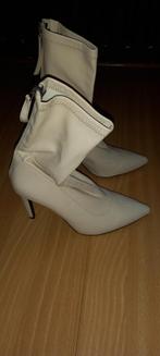 Nieuwe crèmekleurige laarzen., Kleding | Dames, Schoenen, Beige, Lage of Enkellaarzen, Nieuw, Ophalen of Verzenden