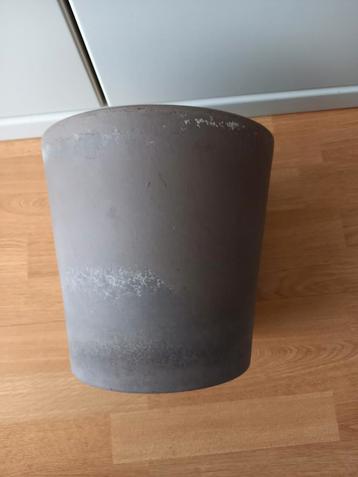 HALLO, IK WORDT JE NIEUWE  BLOEMPOT ❤️🧡💛💚 beschikbaar voor biedingen