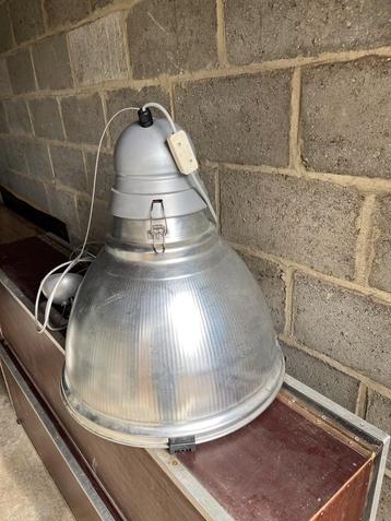 Stoere aluminium hanglampen /Afmetingen: Ø46 x 55 cm. hoog beschikbaar voor biedingen